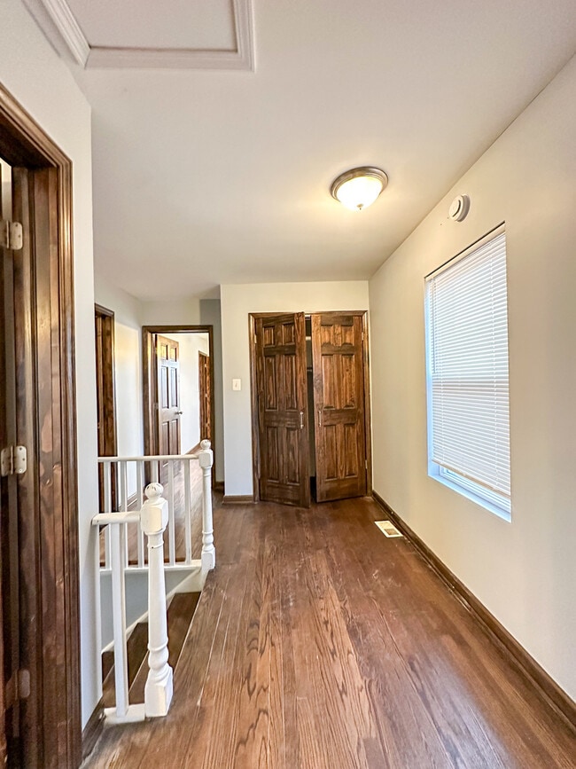 Building Photo - 6058 S Richmond St