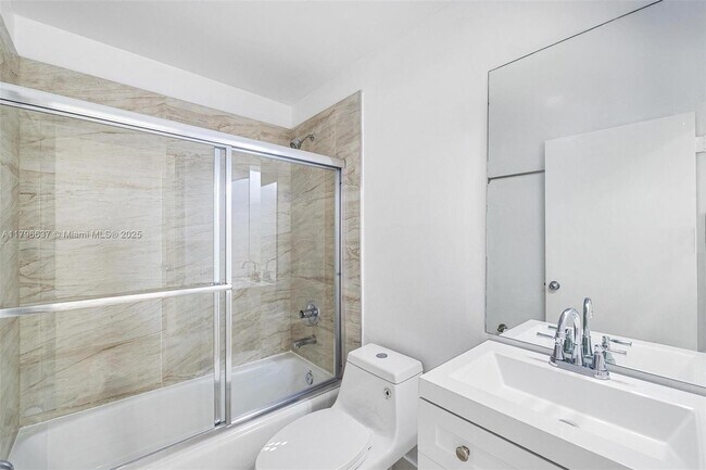 Building Photo - 888 Brickell Key Dr