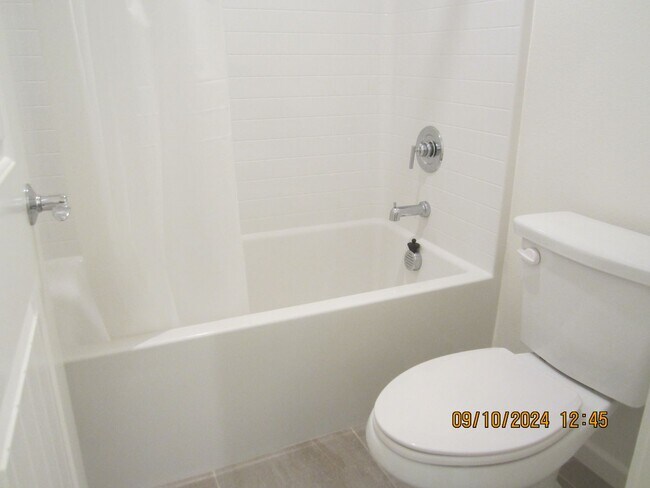 Building Photo - Luxury Townhome in Moreno Valley