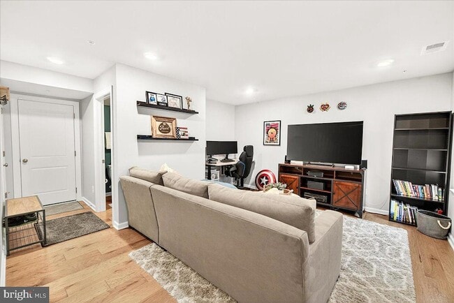 Building Photo - 22739 Tate St