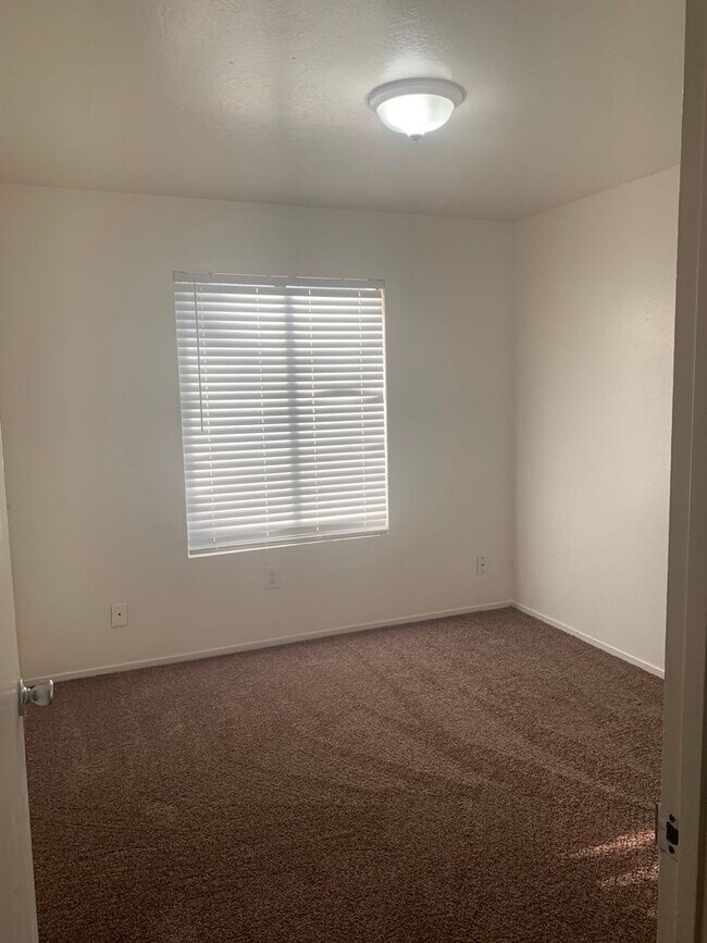 Building Photo - 6008 Hill Dale Ct