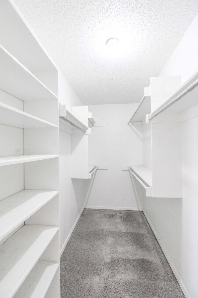 Building Photo - 8900 N Shannon Ave