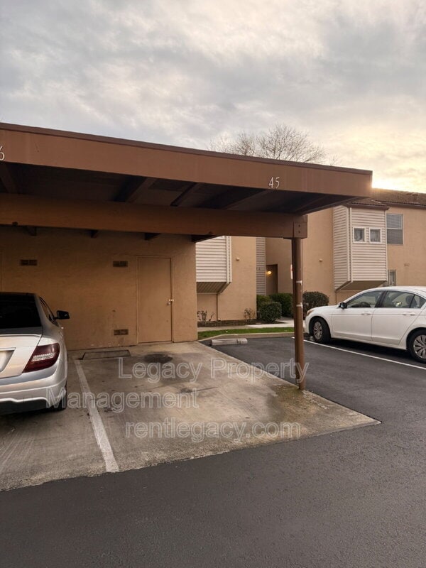 Building Photo - 1427 Bel Air Dr