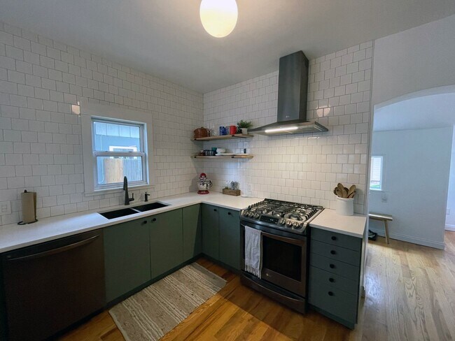 Building Photo - STUNNING Updated Bungalow Home in the West Highlands- Available 8/5!