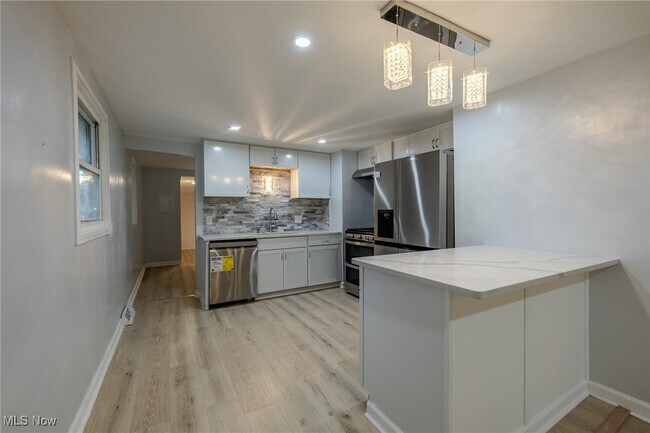 Building Photo - 34690 Beachpark Dr