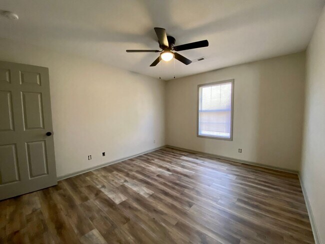 Building Photo - 268 Executive Ave