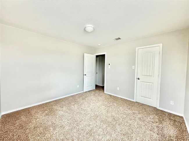 Building Photo - 251 Cyrus St