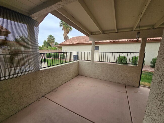 Building Photo - 1120 N Val Vista Dr
