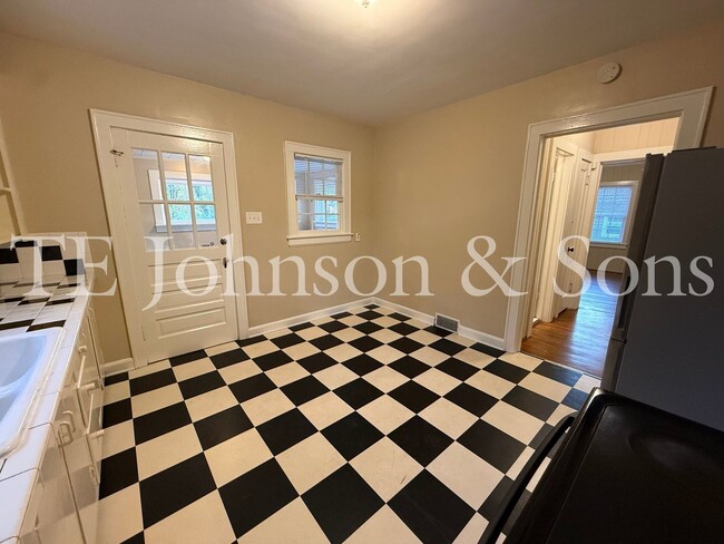 Building Photo - Charming Home with Character and Modern Comfort