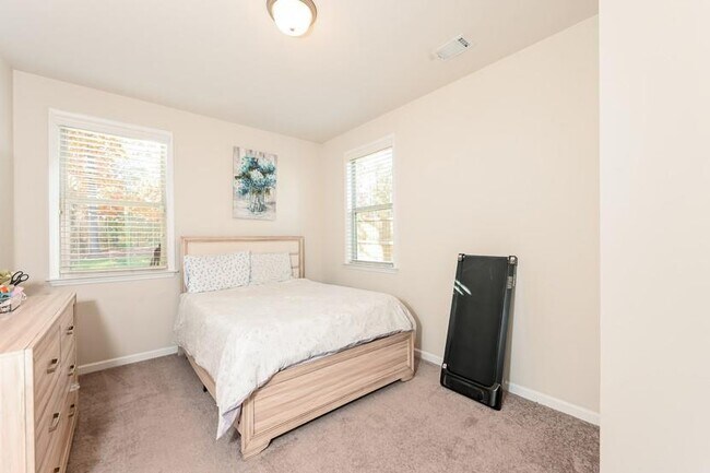 Building Photo - 4245 Grandview Pointe Wy