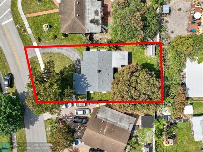 Building Photo - 6851 SW 22nd Ct