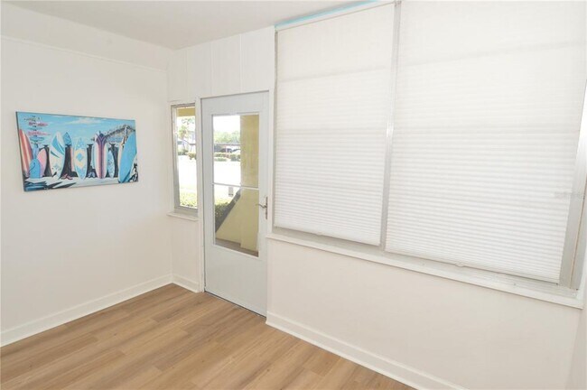 Building Photo - 4700 Cove Cir