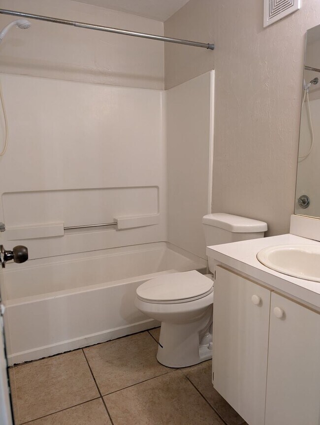 Building Photo - 4000 SW 23rd St