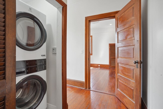 Building Photo - 507-09 Short St