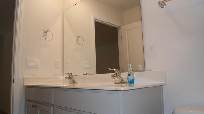 Building Photo - 188 Wall St