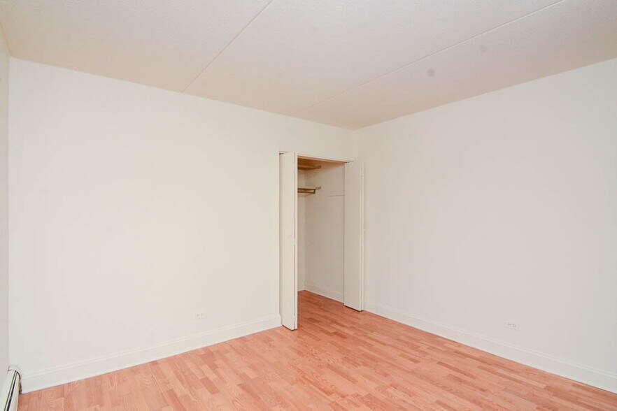 Building Photo - 622 W Wellington Ave