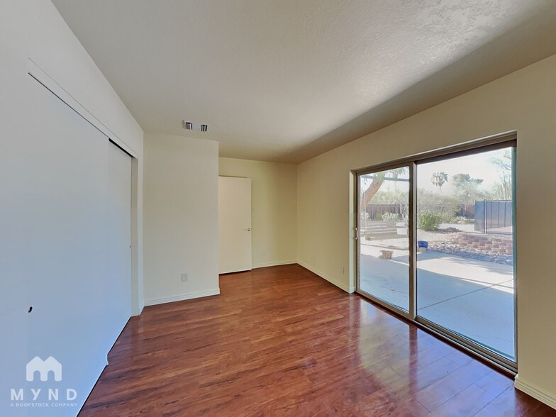 Building Photo - 7900 N Leonardo Da Vinci Way