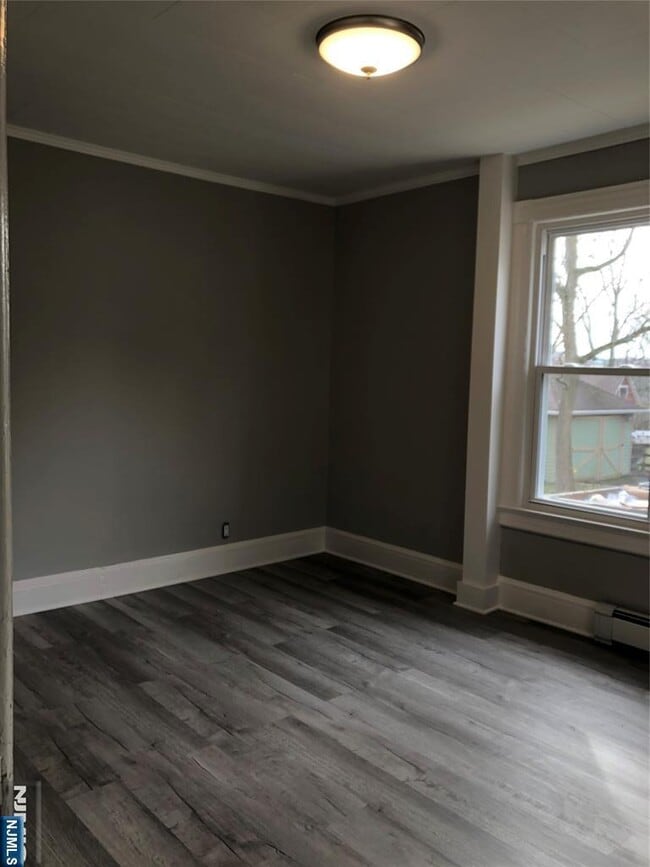 Building Photo - 241 Glen Ave
