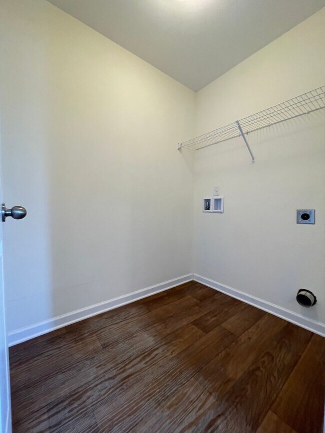 Building Photo - Don't miss this cute 3BR/2BA home in St. John's Ridge w/ attached garage!