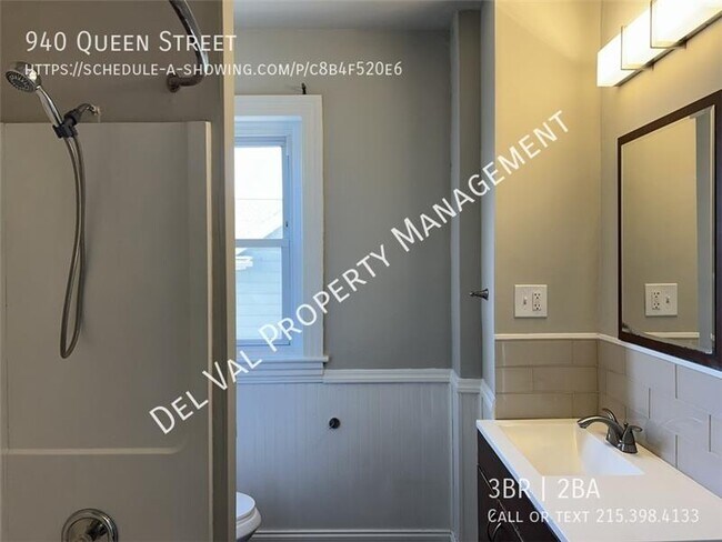 Building Photo - 940 Queen St