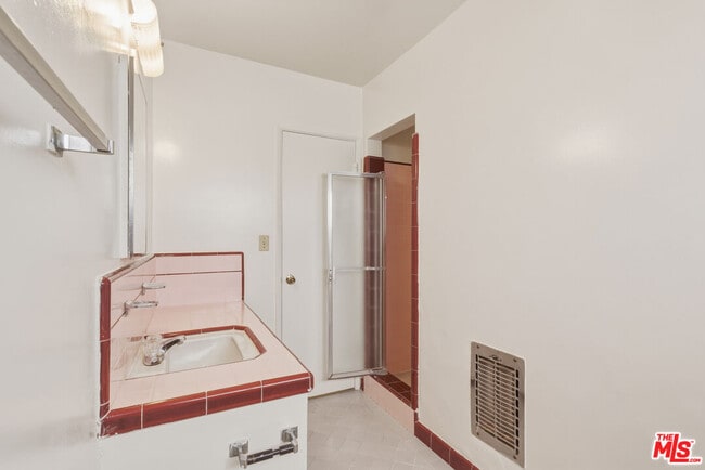 Building Photo - 1058 S Wooster St