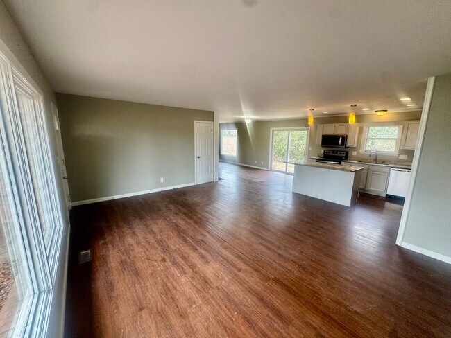 Building Photo - Gorgeous West Lafayette 4 bedroom Home - New Kitchen, Many Upgrades!