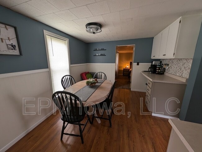 Building Photo - 608 8th Ave SW