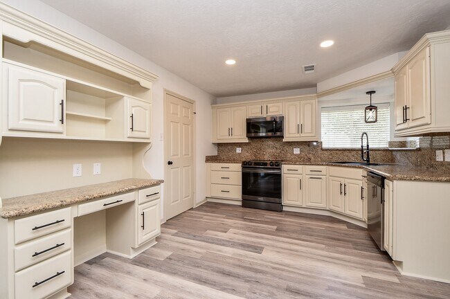 Building Photo - 8231 Bo Jack Dr