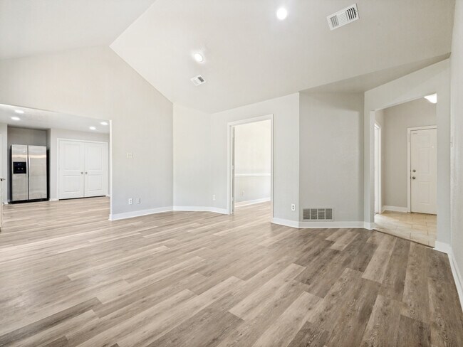 Building Photo - 627 Stonecrest Rd