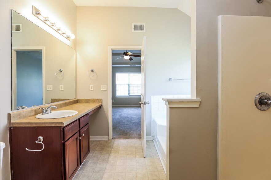 Building Photo - 2235 Corkscrew Way