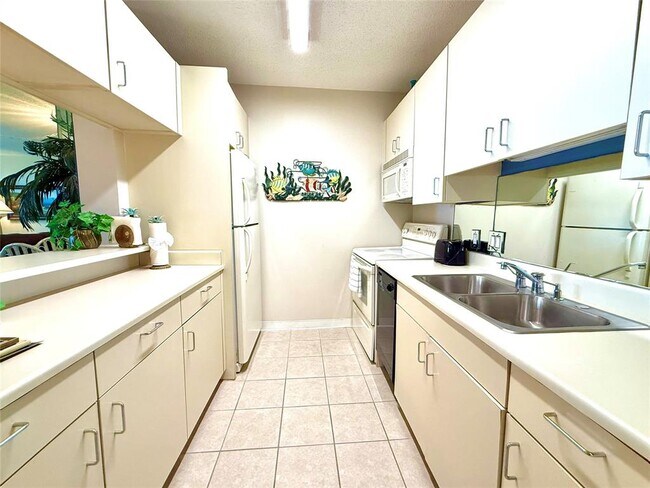 Building Photo - 1401 E Beach Dr