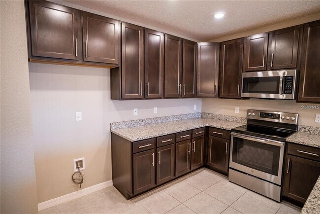 Building Photo - 131 Primrose Dr