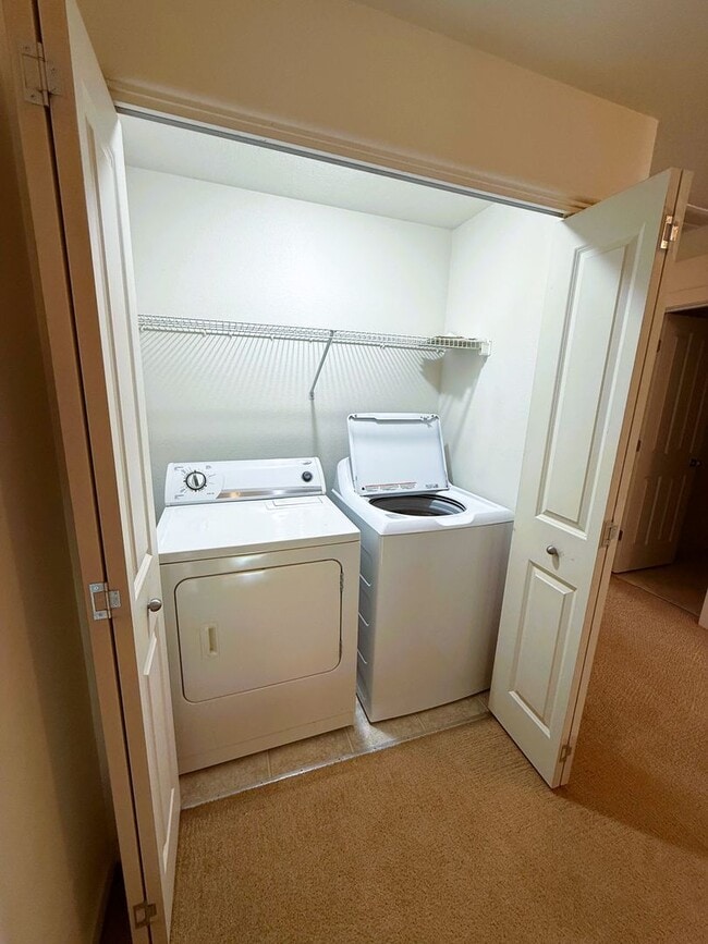 Building Photo - Spacious 3 Bed/2.5 Bath Home in Walnut Grove area!