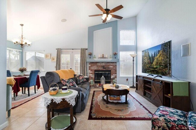 Building Photo - BEAUTIFUL HOME IN SACRAMENTO!!