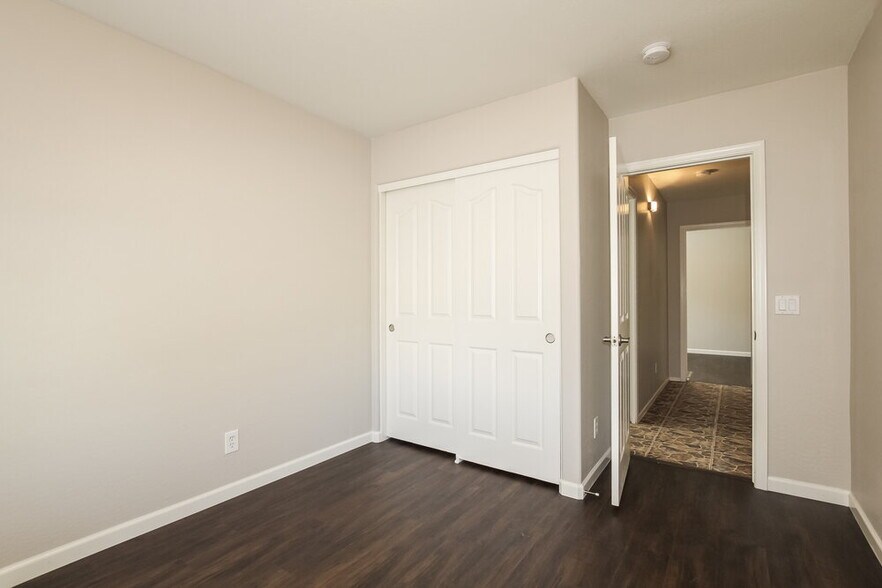 Building Photo - 5824 S 27th Dr