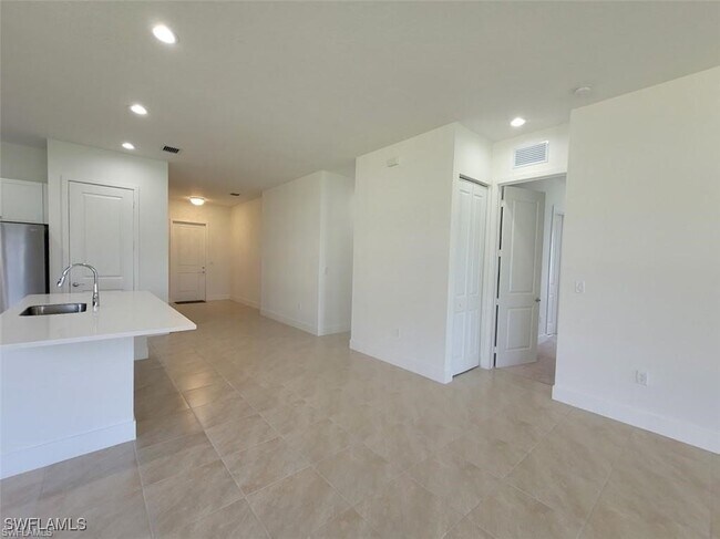 Building Photo - 5051 Florence Dr