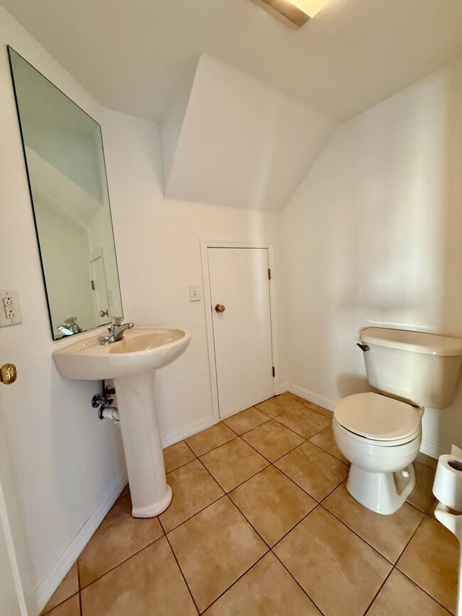 Building Photo - Coquina Key Townhomes Gated community 3/2.5