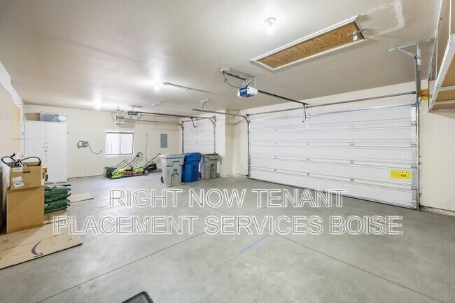 Building Photo - 3945 N Waterloo Way
