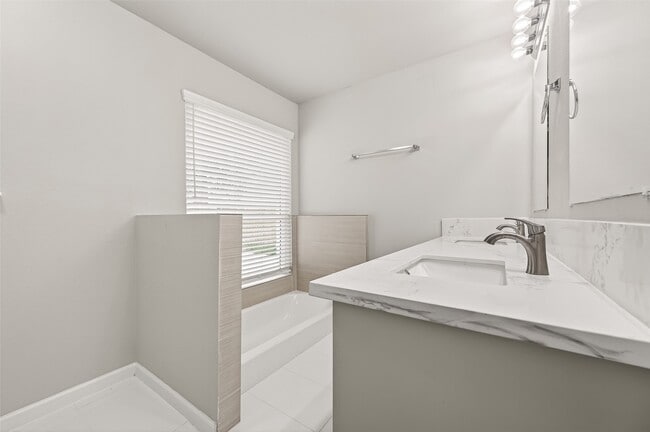 Building Photo - 7739 Antoine Dr