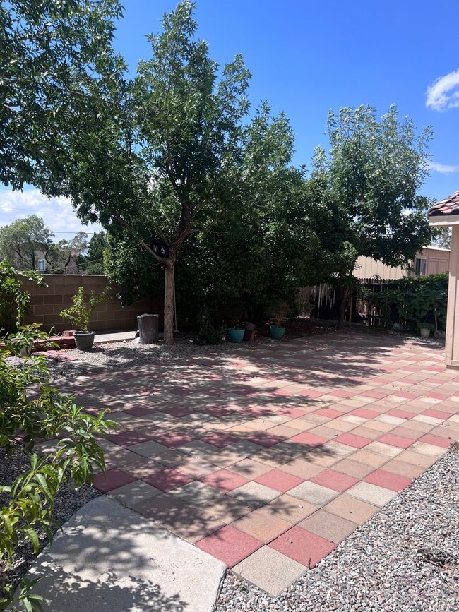 Building Photo - 3 Bedroom Single Family Home in Albuquerque