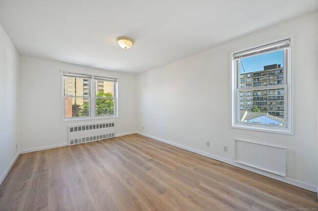 Building Photo - 39 Glenbrook Rd