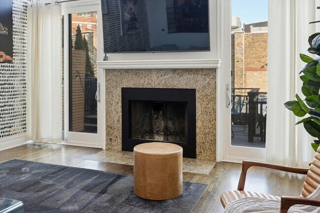 Building Photo - 657 N Carpenter St