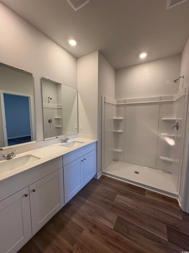 Building Photo - 820 Wapama St