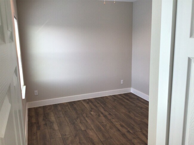 Building Photo - 2109 Marnel Rd