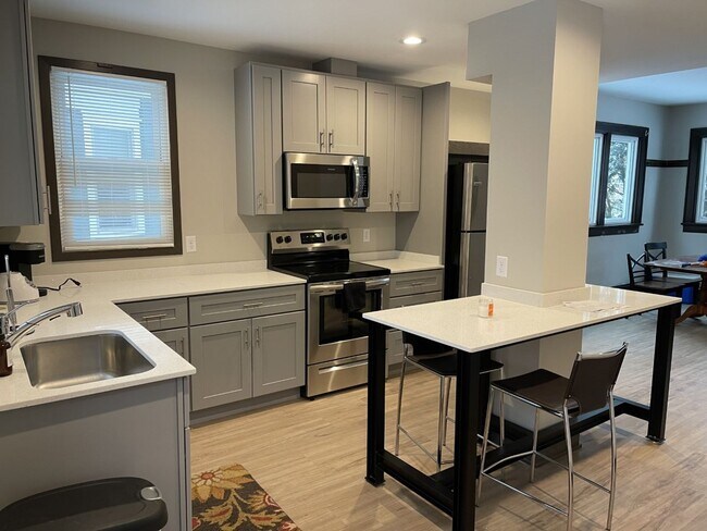 Primary Photo - Affordable 6-Bedroom House Close to U of M...