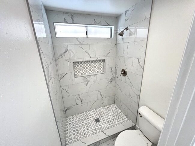 Building Photo - 1389 Oriole Pl