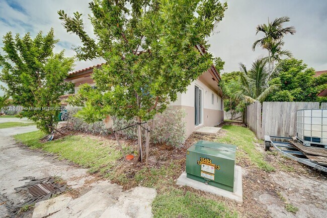 Building Photo - 14709 NE 7th Ave