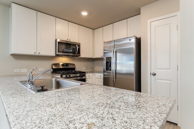 Building Photo - 5734 Leon Pl