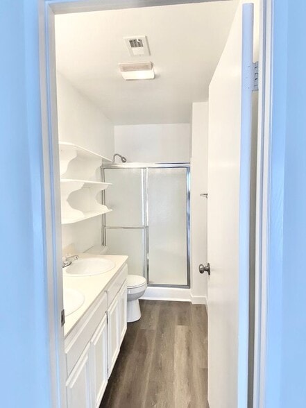 Building Photo - 14520 Plummer St