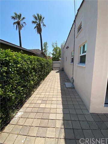 Building Photo - 311 Roads End St